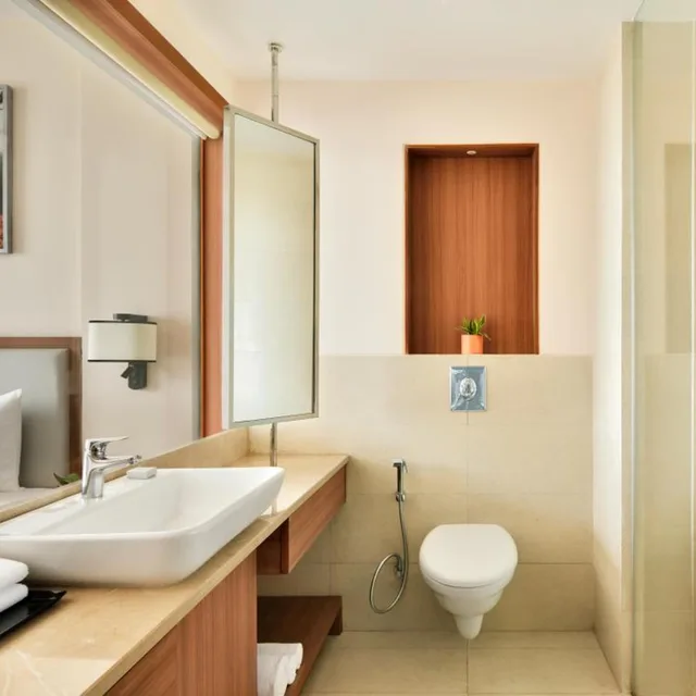 غرفة ديلوكس بسرير كينج، Golden Tulip Jalandhar 5/5
