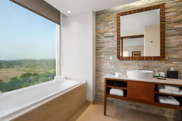 غرفة تنفيذية بسريرين كوين، The Westin Playa Bonita 5/8