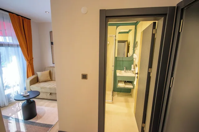 غرفة ديلوكس ثلاثية بسرير مزدوج وسرير فردي، Elysian Airport Hotel & Restaurant 5/5