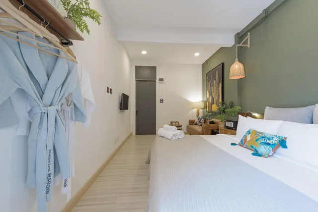 Room, King Bed, Garden View, Yolo Bangkok Boutique Hotel 3/10