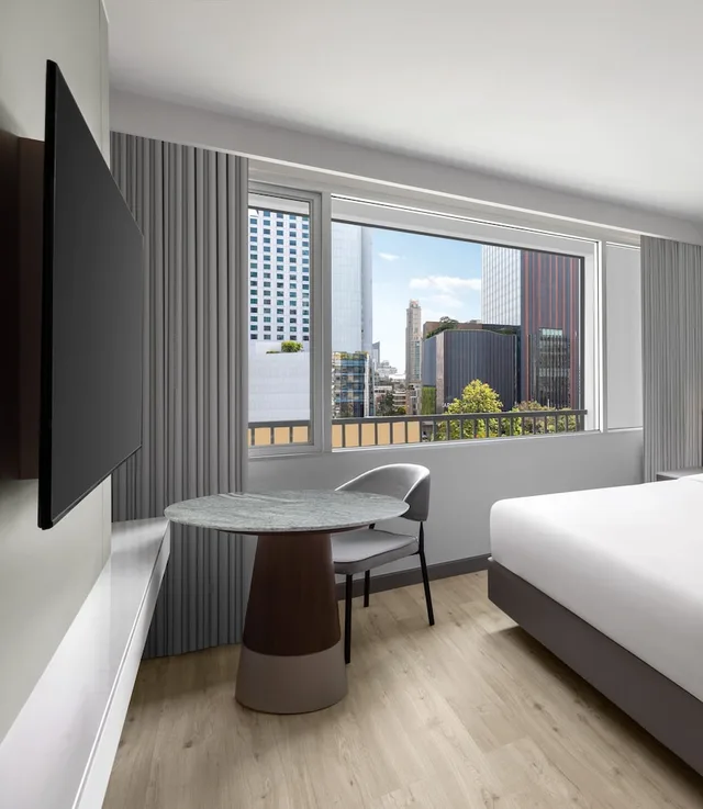 غرفة ديلوكس بسرير كينج بإطلالة على المدينة، Courtyard By Marriott Bangkok Sukhumvit 20 3/5