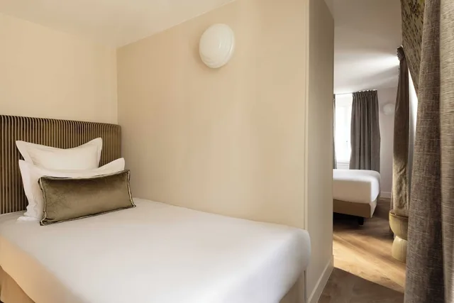 غرفة ثلاثية، Hotel D Espagne 2/10