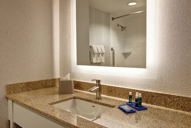 غرفة قياسية بسريرين كوين، Holiday Inn Express Hotel & Suites Toronto Markham 7/8