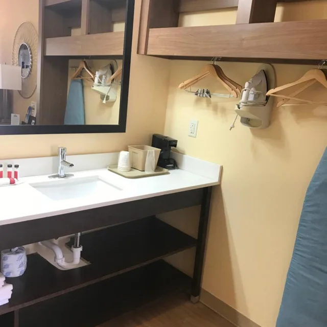 Deluxe, 2 Double Beds, Days Inn By Wyndham Batesville 6/8