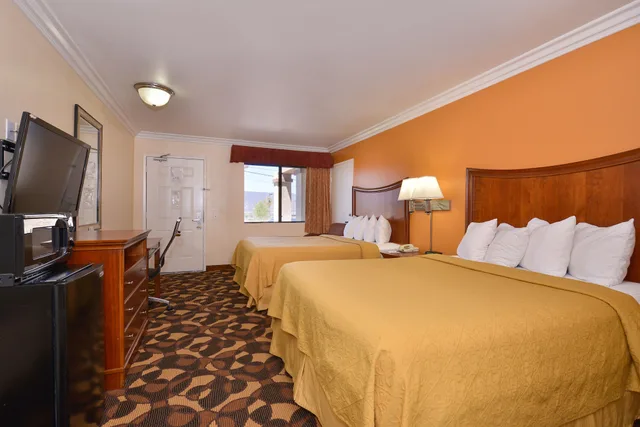 Standard, 2 Queen Beds, Quality Inn Lake Elsinore 3/10