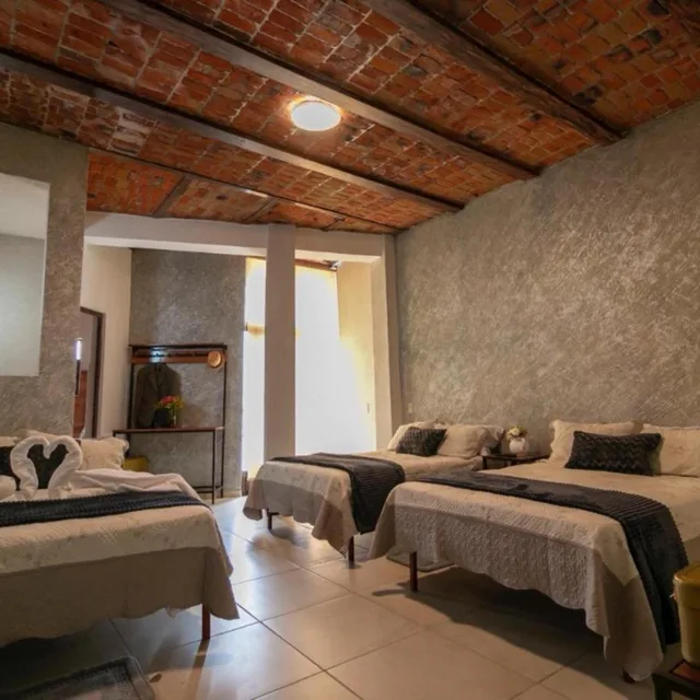 Standard Three beds، Collection O Hotel Casa Zaragoza San Juan de los Lagos 1/5