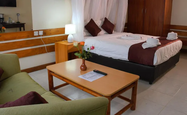 Deluxe, Golf Hotel Kakamega 4/10