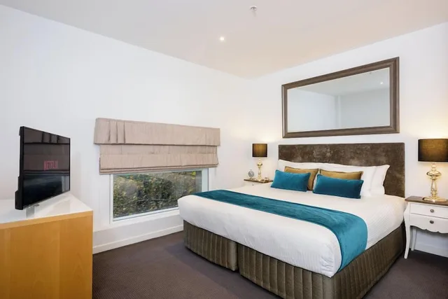 2 Bedrooms, Heritage, Apartment, 2 King Beds، Treasury on Collins 2/5