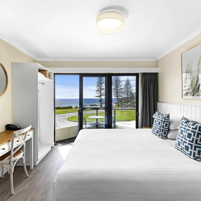 Superior, King Bed, Ocean View, Ibis Styles Port Macquarie 1/3