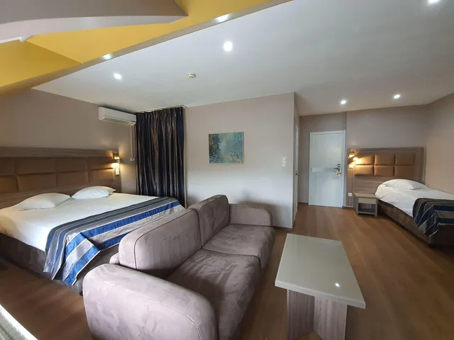 Deluxe, Family, 2 Double Beds, Hotel Midi-Zuid 1/1