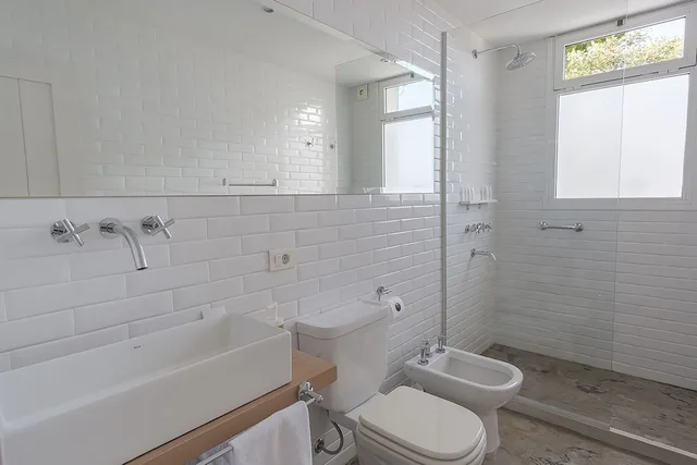 غرفة بريميوم بسرير كينج بشرفة، Charco Hotel 1/1
