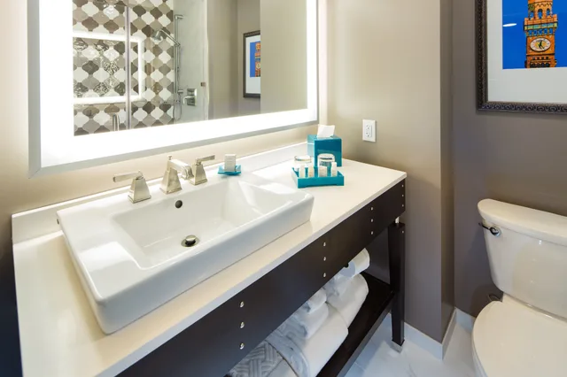 غرفة قياسية بسريرين كوين، Hotel Indigo Baltimore Downtown 5/5