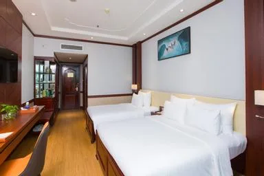 غرفة سوبيريور ثلاثية بسريرين كوين بإطلالة على المدينة، Van Phat Riverside Hotel 2/4