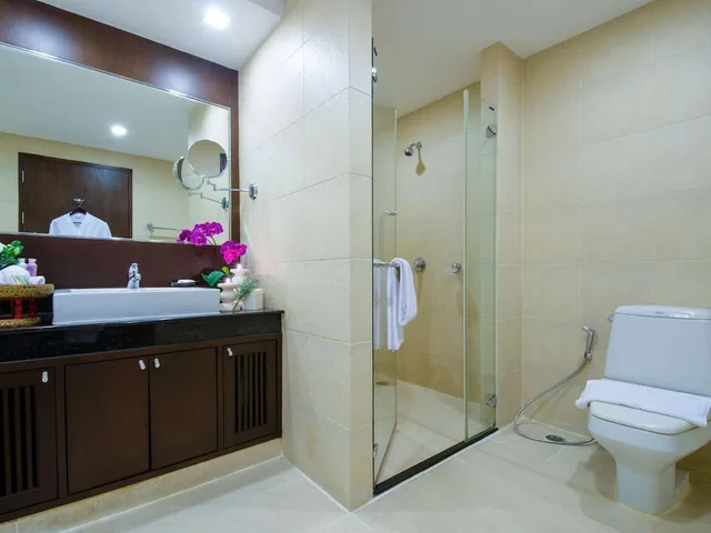 جناح تنفيذي بسرير كينج بشرفة، Grand Mercure Bangkok Asoke Residence 9/10