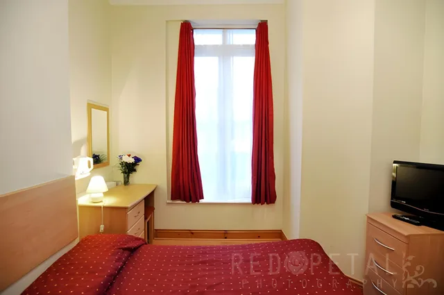 Room, Double Bed, No Window، Elmwood Hotel 1/1