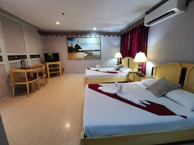 جناح بسريرين كوين، Holiday Plaza Hotel 1/9