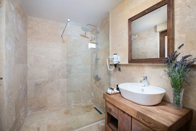 Stone, Deluxe, King Bed, Hot Tub, Balcony، Cappadocia Pyramid Stone House 3/4