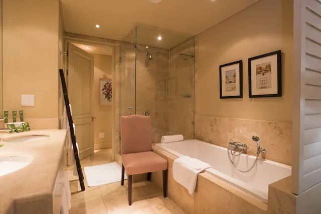 Executive, Suite, King Bed, Royal Palm Hotel Umhlanga 4/4