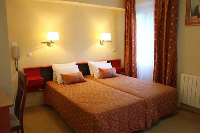 غرفة ثلاثية، Hotel Atlantic 1/10