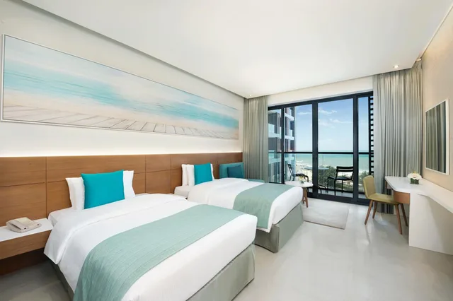 غرفة قياسية بسريرين منفصلين بإطلالة على البحر، Wyndham Garden Ajman Corniche 2/7