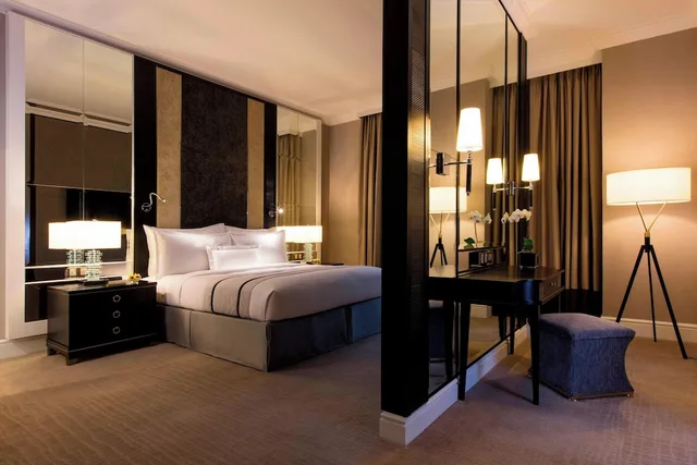 جناح جونيور بسرير كينج بغرفة نوم واحدة، THE RITZ-CARLTON KUALA LUMPUR 1/2