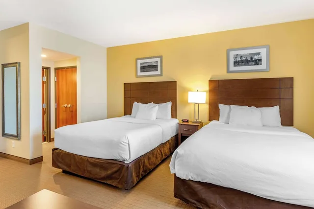 Efficiency, Suite, 2 Queen Beds, Sofa، MainStay Suites Near Denver Downtown 4/10