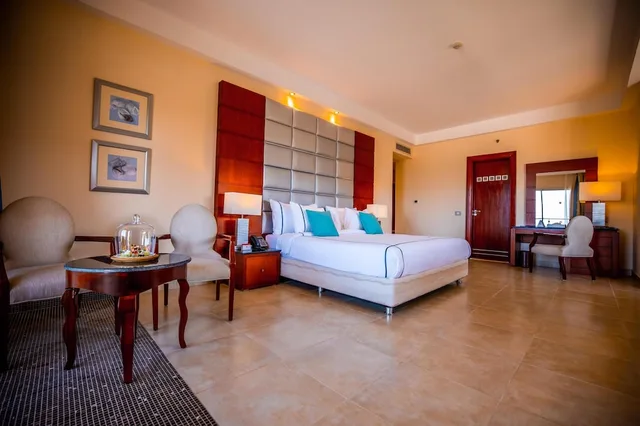غرفة سوبيريور بسرير كينج بإطلالة على البحر، Tropitel Sahl Hasheesh 4/10