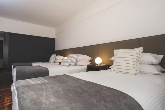 غرفة سوبيريور ثلاثية بسرير كينج وسرير فردي، HOTEL TOLOSA 2/10