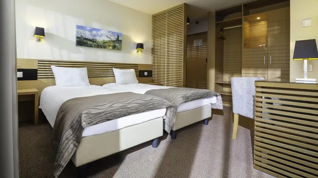 غرفة بسريرين منفصلين مع أريكة، Ana Hotels Sport Poiana Brasov 2/4