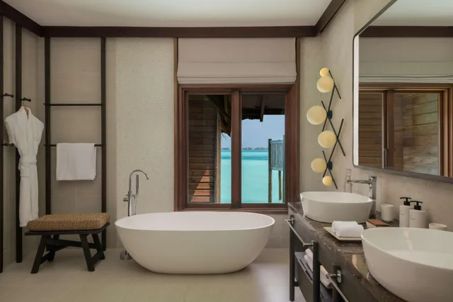 SUNRISE WATER VILLA -Transfer Included Seaplane، Conrad Maldives Rangali Island 2/2