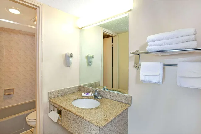 غرفة بسريرين كوين للمدخنين، Knights Inn South Hackensack 4/5