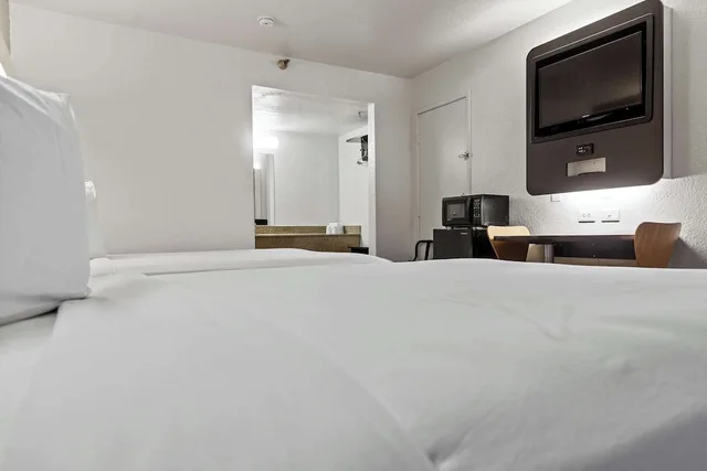 Deluxe, 2 Double Beds, Motel6 San Luis Obispo, CA - South 2/3