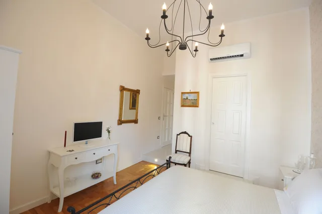 غرفة ديلوكس بسرير كوين بإطلالة على المدينة، Residenza Borbonica 2/4