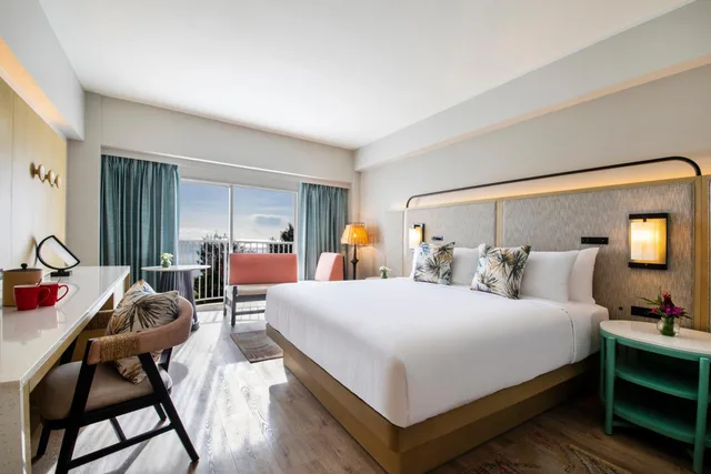 غرفة سوبيريور بسرير كينج بإطلالة على البحر، Crowne Plaza Resort Saipan an IHG Hotel 2/4
