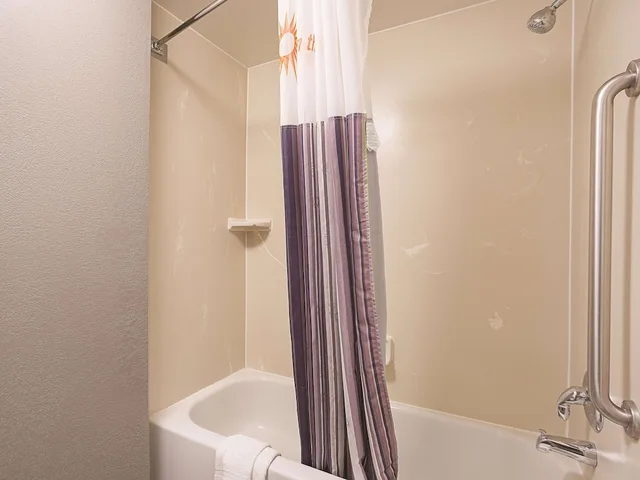 جناح بسرير كينج، La Quinta Inn & Suites by Wyndham Miami Airport East 3/4