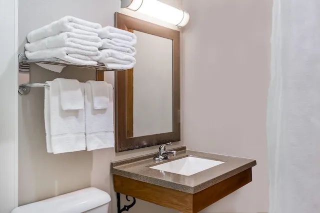 Room, Queen Bed, Accessible, Baymont Inn and Suites by Wyndham Platteville 10/10