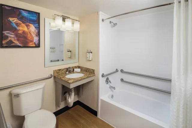 جناح بسرير كينج وسرير كوين بغرفتي نوم، Candlewood Suites Miami Doral By IHG 1/12