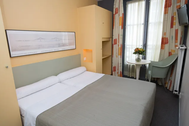 غرفة سوبيريور بسريرين منفصلين، HOTEL DES CANETTES 1/5