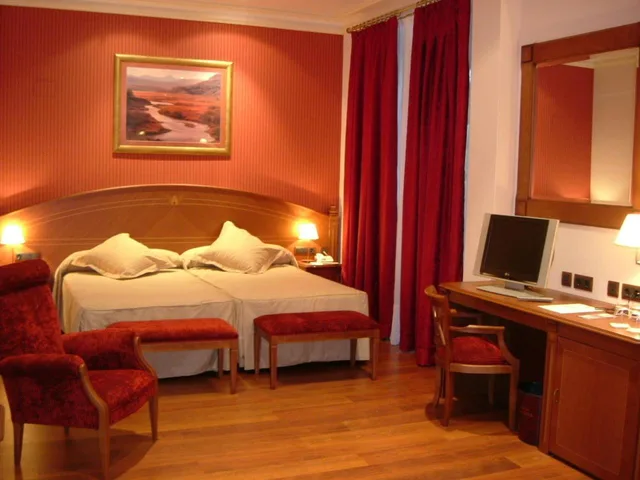 Room, Double Bed, Hotel Palacio De La Magdalena 3/10