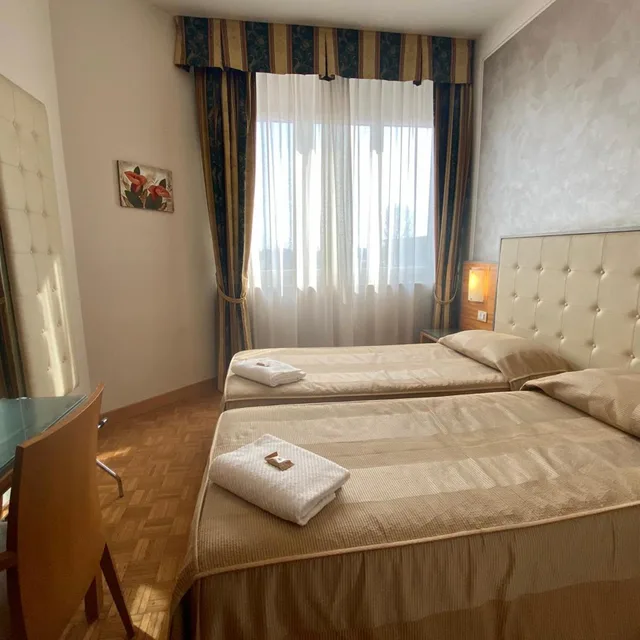 غرفة بسريرين منفصلين، Hotel Riviera 3/7