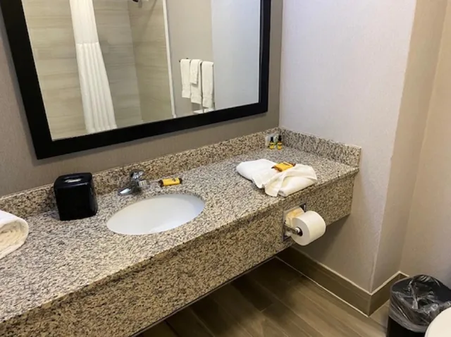 غرفة بسرير كينج، Comfort Inn & Suites Andrews, TX 5/6