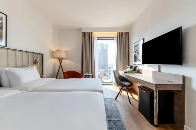 غرفة سوبيريور بسرير كينج، Radisson Hotel Manchester City Centre, A Verified Net Zero Hotel 1/10