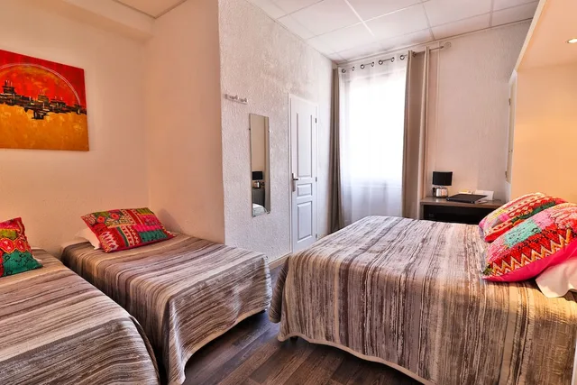 Economy, Family, Double and Twin Beds, No Balcony، HOtel Le Chardon Bleu 1/3