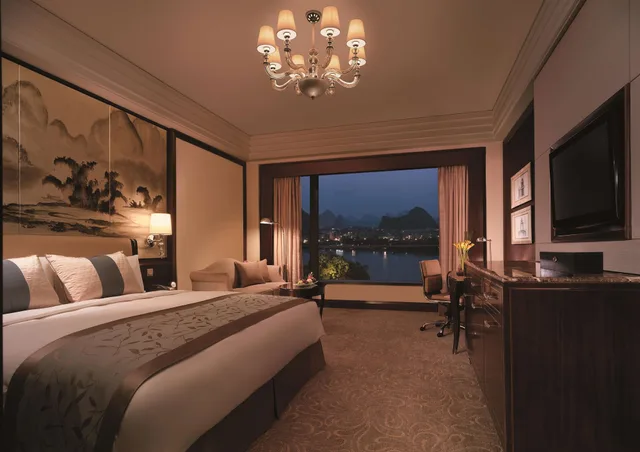 Deluxe, King Bed, River View, Shangri La Guilin 2/5