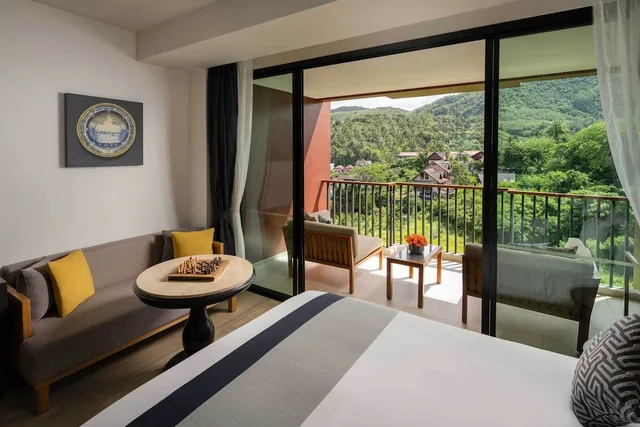 غرفة ديلوكس عائلية بسرير كينج وسرير كوين بإطلالة على الجبل بشرفة، Avista Grande Phuket Karon MGallery 8/10
