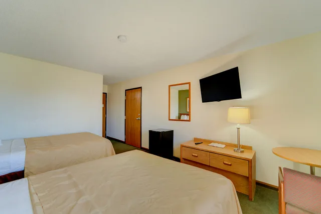 غرفة بسريرين مزدوجين، Capital O Amerihost Inn and Suites Kingdom City Hwy 54 MO 1/8