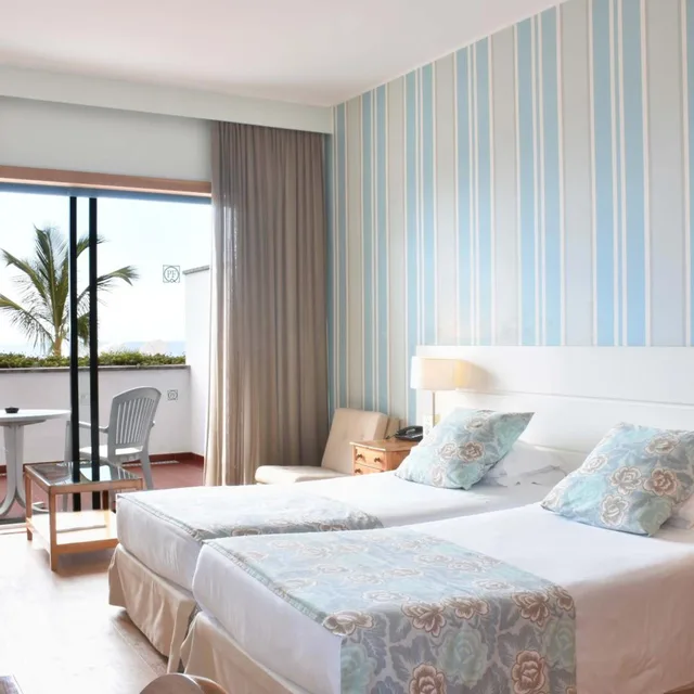 Room, Double or Twin Bed, Pool Side, Quinta Da Penha De Franca 1/3