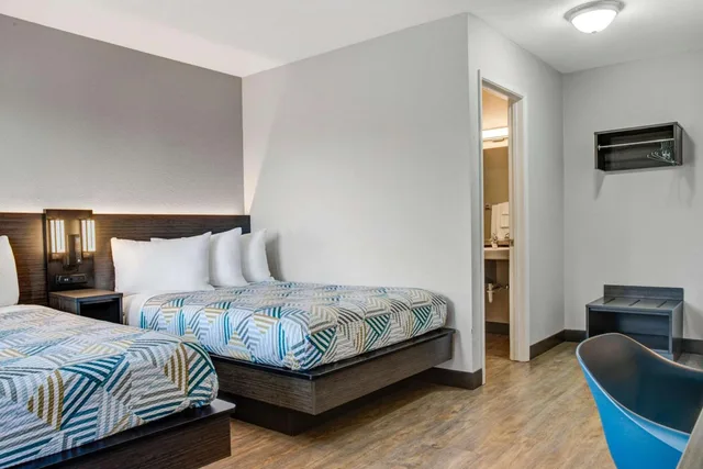 2 Full Beds - Non-Smoking, Micfridge، Motel6 Carson City, NV 1/5