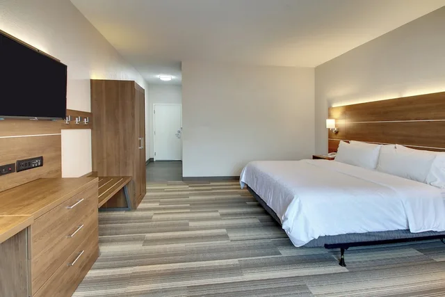 غرفة قياسية بسرير كينج لذوي الإعاقة، Holiday Inn Express Hotel & Suites Laurel 1/1