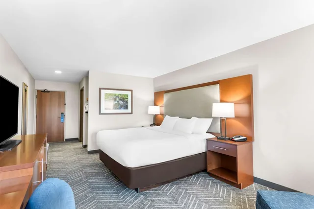 غرفة بسرير كينج، Comfort Inn and Suites Mountain Iron And Virginia 1/4